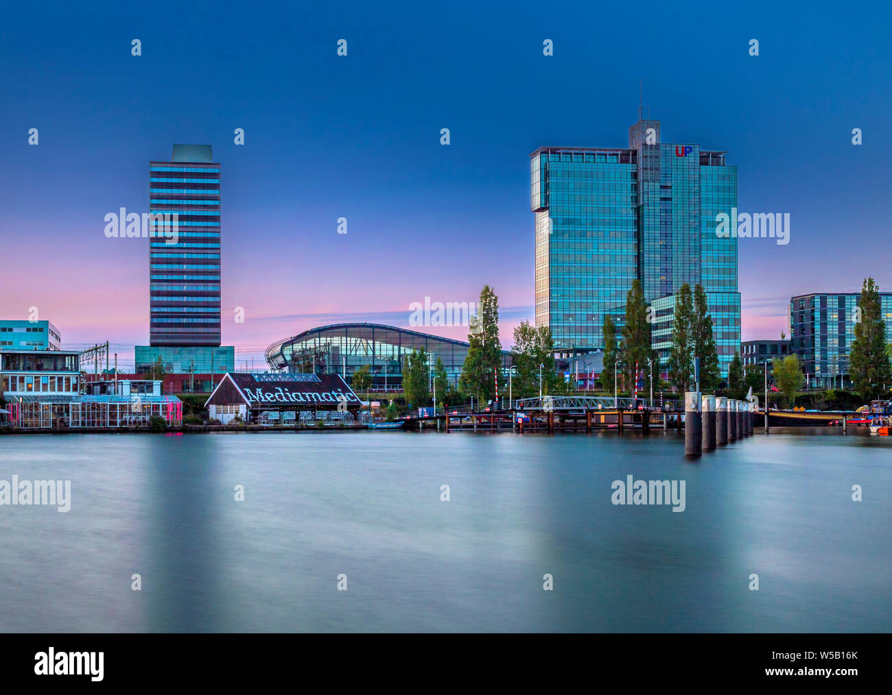 Cruise Liner Terminal bei Nacht, Passenger Terminal, Port, Amsterdam, Nordholland, Nordholland, Niederlande, Europa Stockfoto