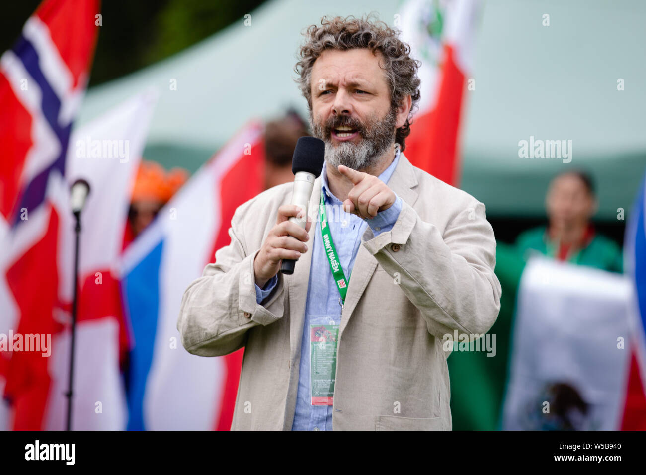 Cardiff, Wales. 27. Juli, 2019. Michael Sheen am Homeless World Cup Eröffnungsfeier. Fußball-Teams aus mehr als 50 Ländern konkurrieren in der Homeless World Cup auf der ikonischen Bute Park Cardiff, Wales, UK Credit: Tracey Paddison/Alamy leben Nachrichten Stockfoto