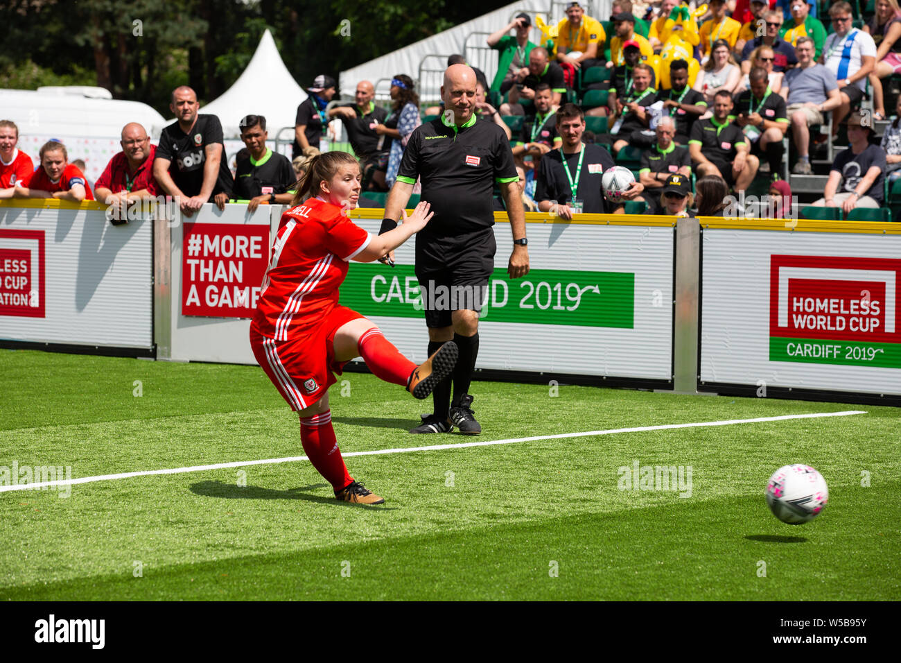 Cardiff, Wales. 27. Juli, 2019. Fußball-Teams aus mehr als 50 Ländern konkurrieren in der Homeless World Cup auf der ikonischen Bute Park Cardiff, Wales, UK Credit: Tracey Paddison/Alamy leben Nachrichten Stockfoto