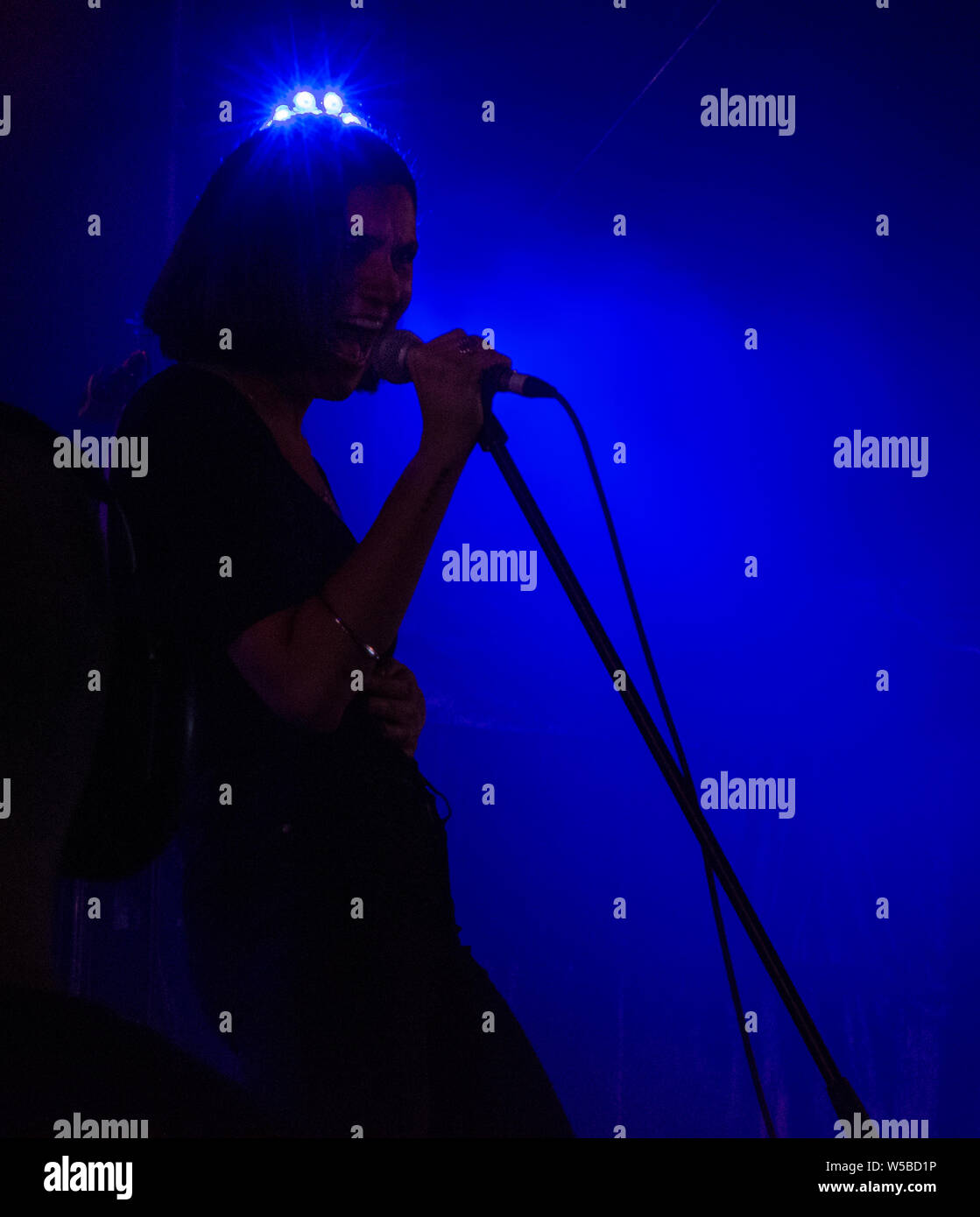 Nadine Shah auf der BBC-Sounds auf der Bühne Latitude Festival 2019 Stockfoto