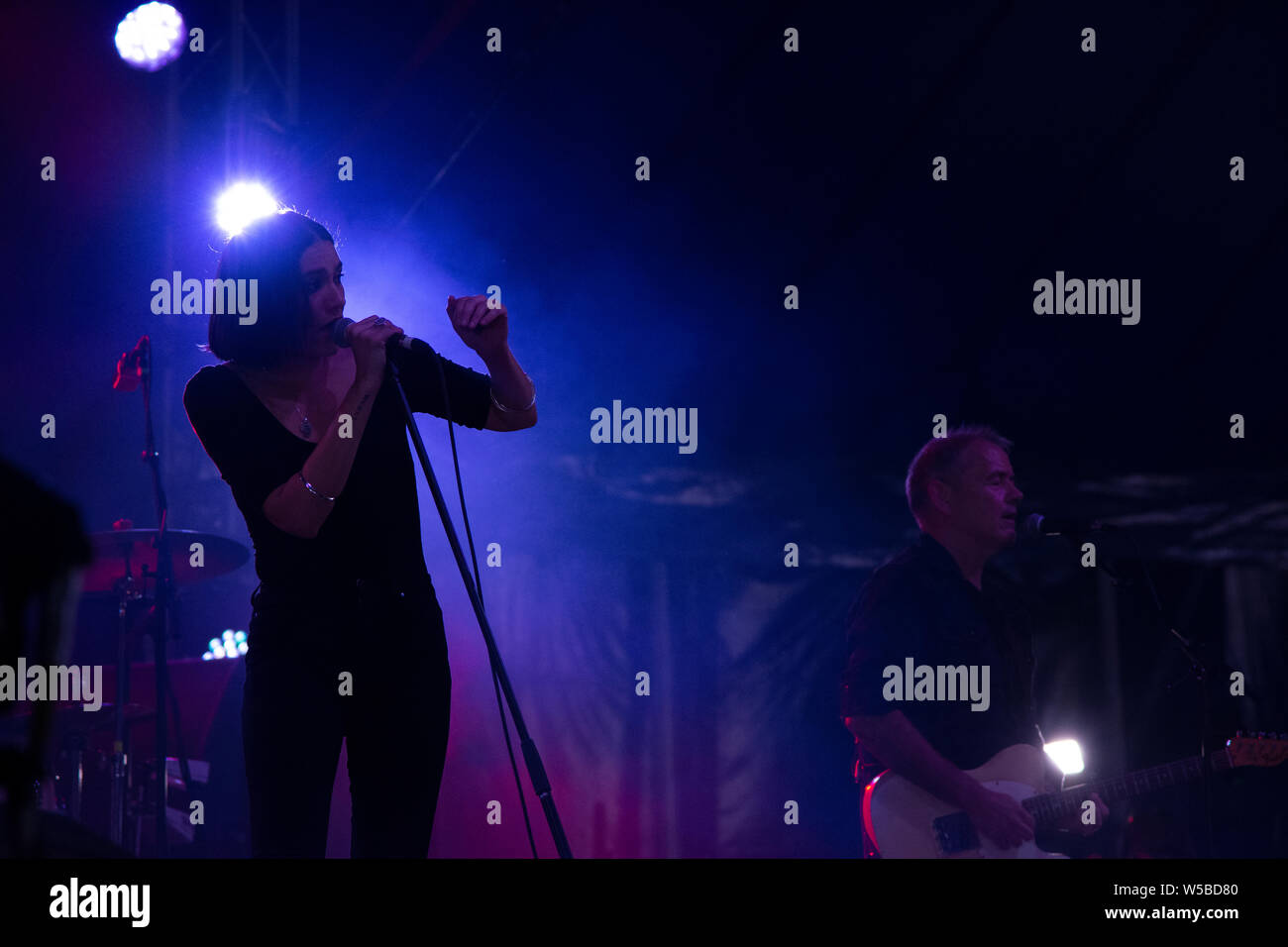 Nadine Shah auf der BBC-Sounds auf der Bühne Latitude Festival 2019 Stockfoto