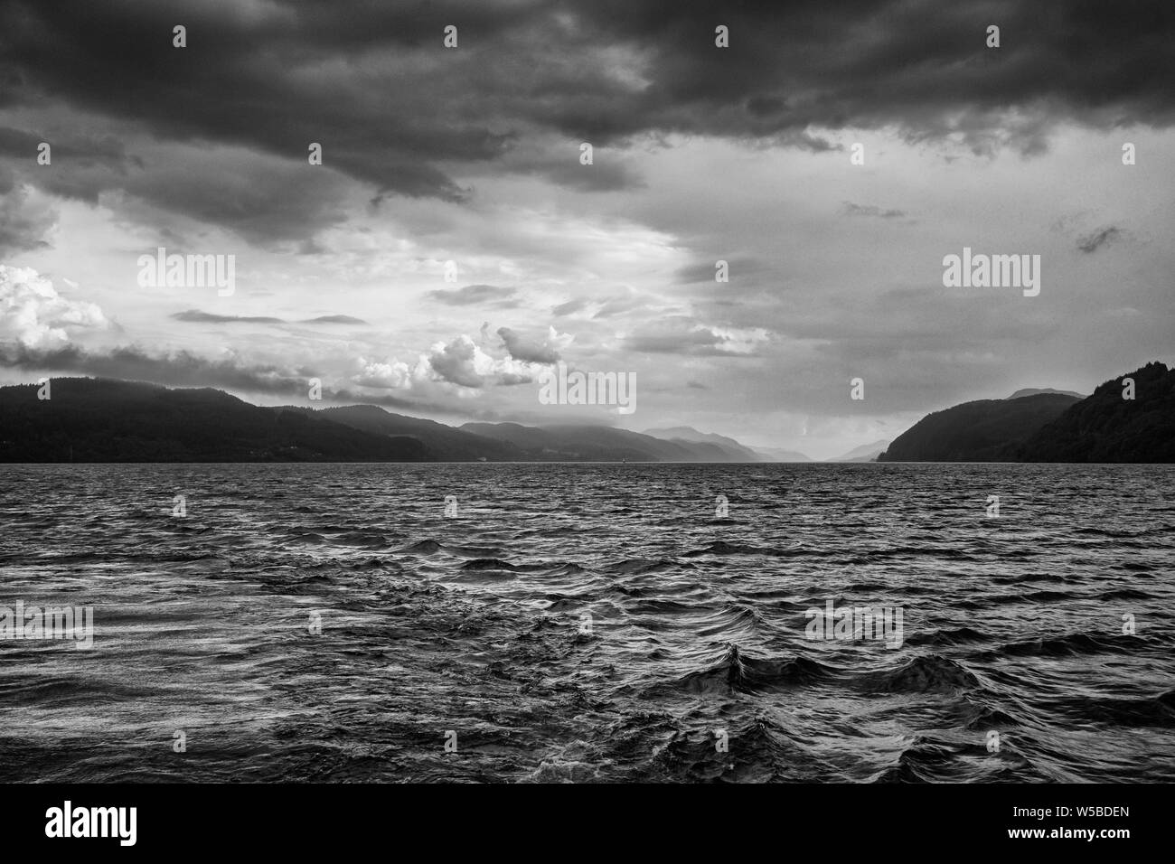 Loch Ness, eine große, tiefe, Süßwasser-Loch in den schottischen Highlands am besten für angebliche Sichtungen von das Monster von Loch Ness, auch bekannt als 'Nessie' bekannt Stockfoto