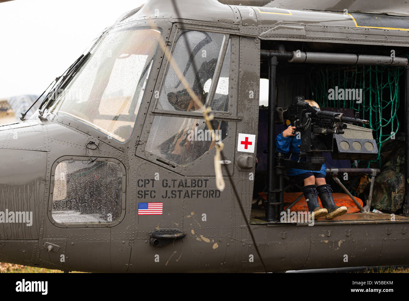 Krieg und Frieden Revival 2019, Paddock Wood Hop Farm. United States Army Helikopter. Stockfoto