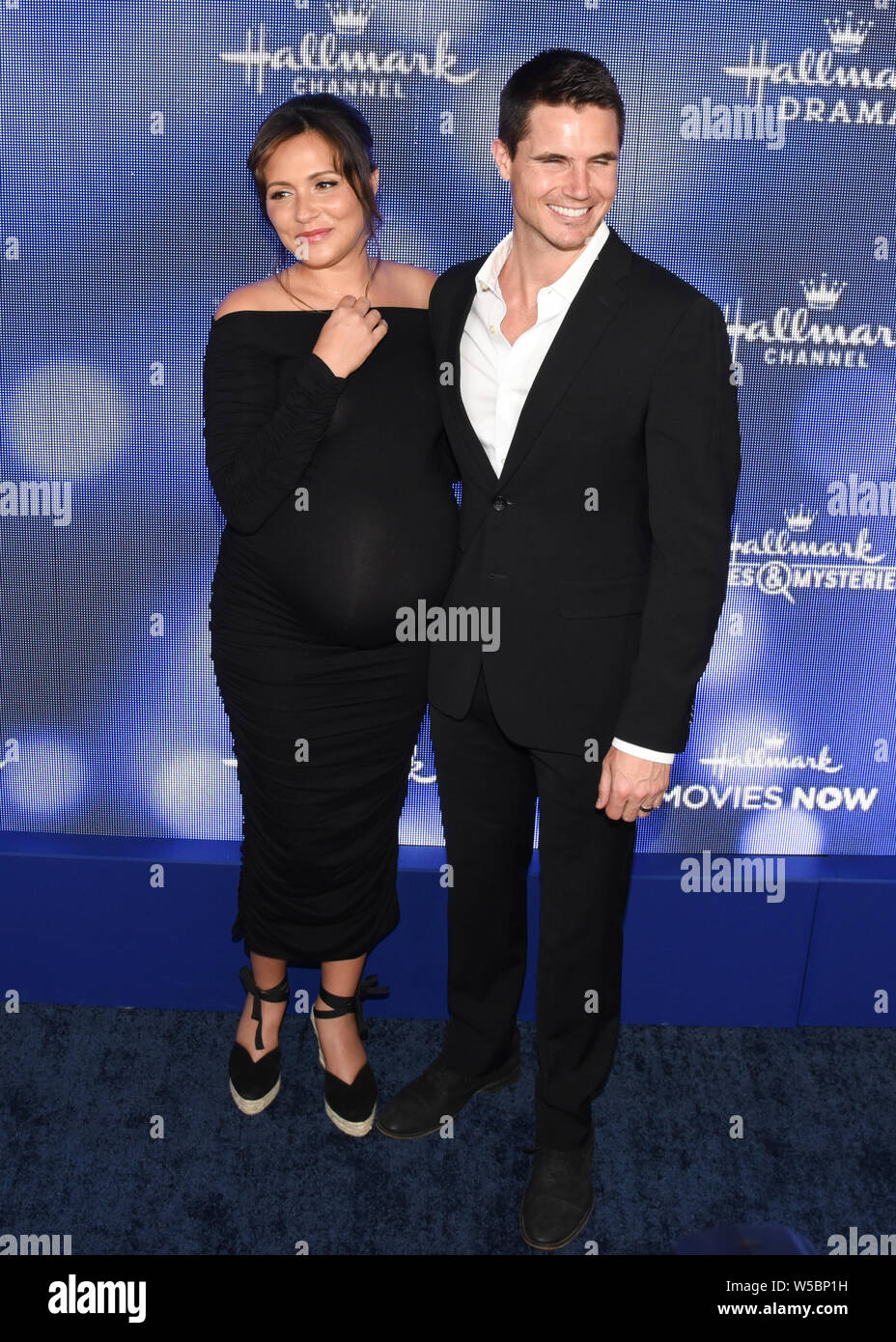 Beverly Hills, USA. 26. Juli, 2019. Italia Ricci und Robbie Amell besucht die Hallmark Channel und Markenzeichen Filme & Geheimnisse Sommer 2019 TCA an Private Residence, Beverly Hills, Kalifornien am 26. Juli 2019. Credit: Foto Access/Alamy leben Nachrichten Stockfoto