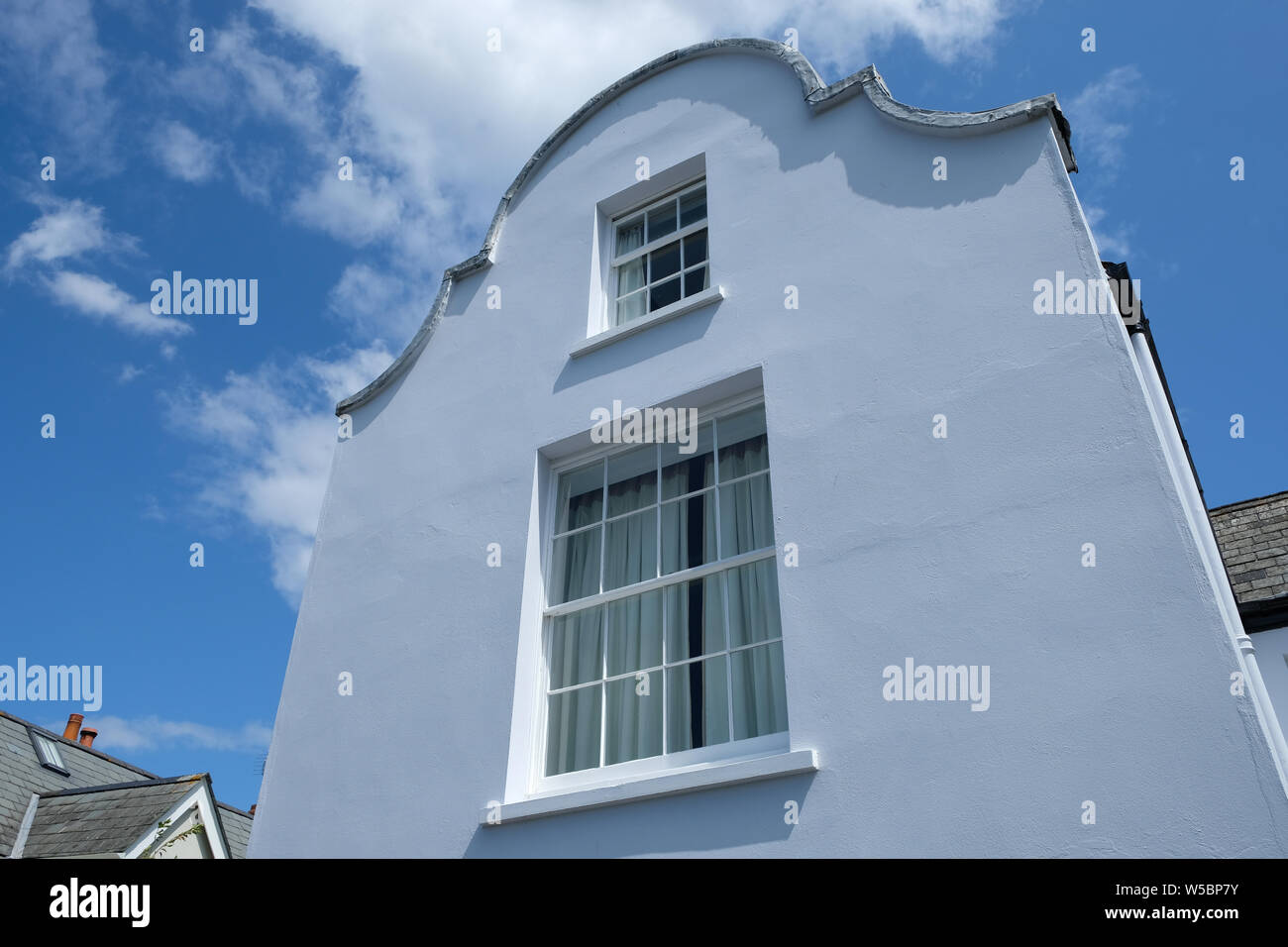 Juli 2019. Holländische Architektur in Bath, Devon, Großbritannien Stockfoto