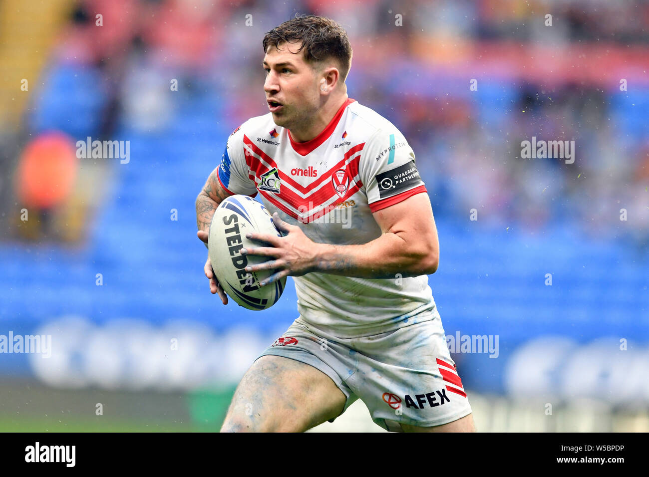 Bolton, Großbritannien. 27. Juli, 2019. Coral Challenge Cup Halbfinale St Helens versus Halifax; Mark Percival von St Helens läuft nach vorne mit der Kugel bei Pace Credit: Aktion Plus Sport Bilder/Alamy leben Nachrichten Stockfoto