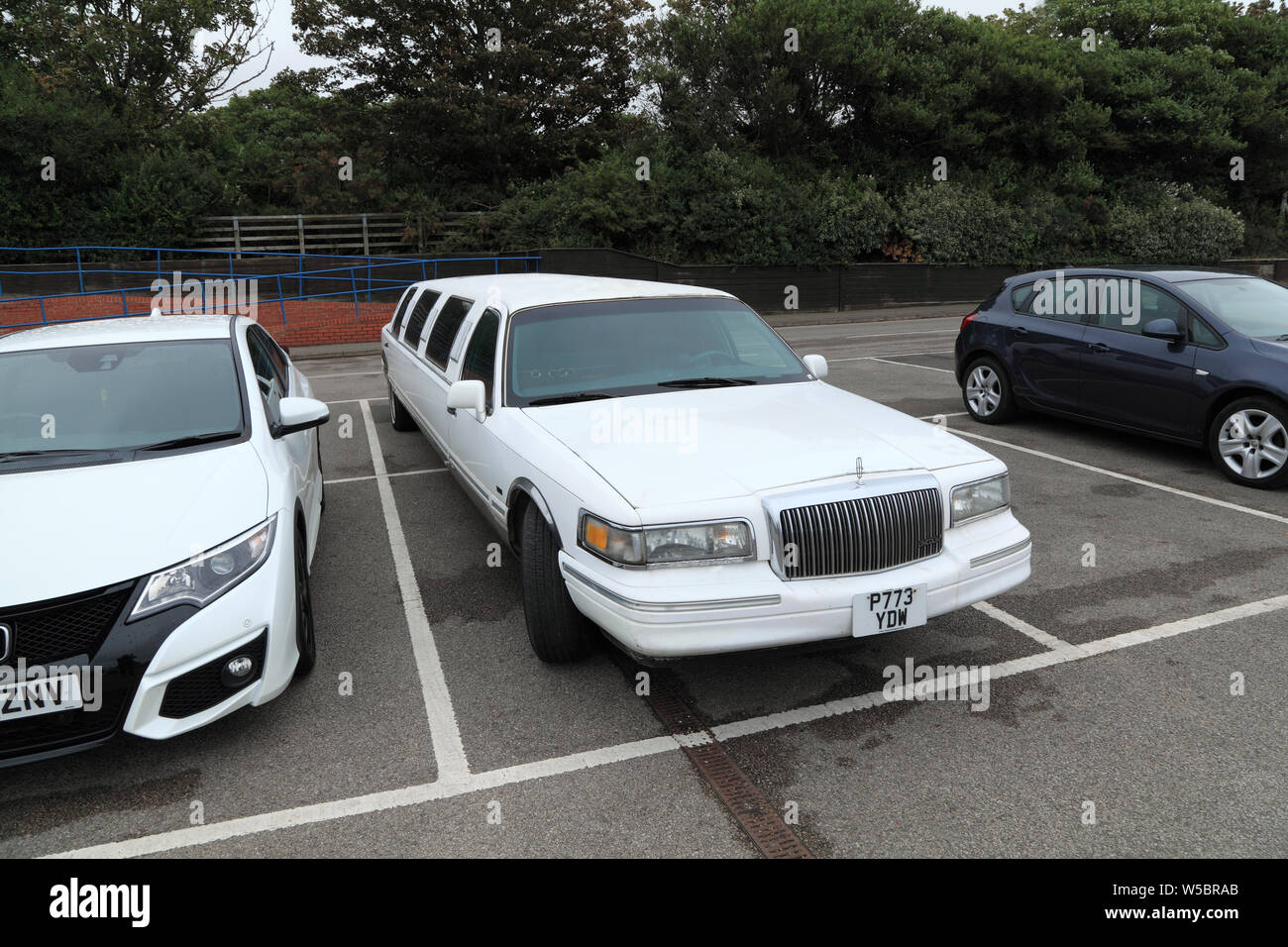 Stretchlimousine, Limousinenservice, Lincoln herstellen, Auto, Fahrzeug, wobei 2 Buchten, Parkplätze Stockfoto