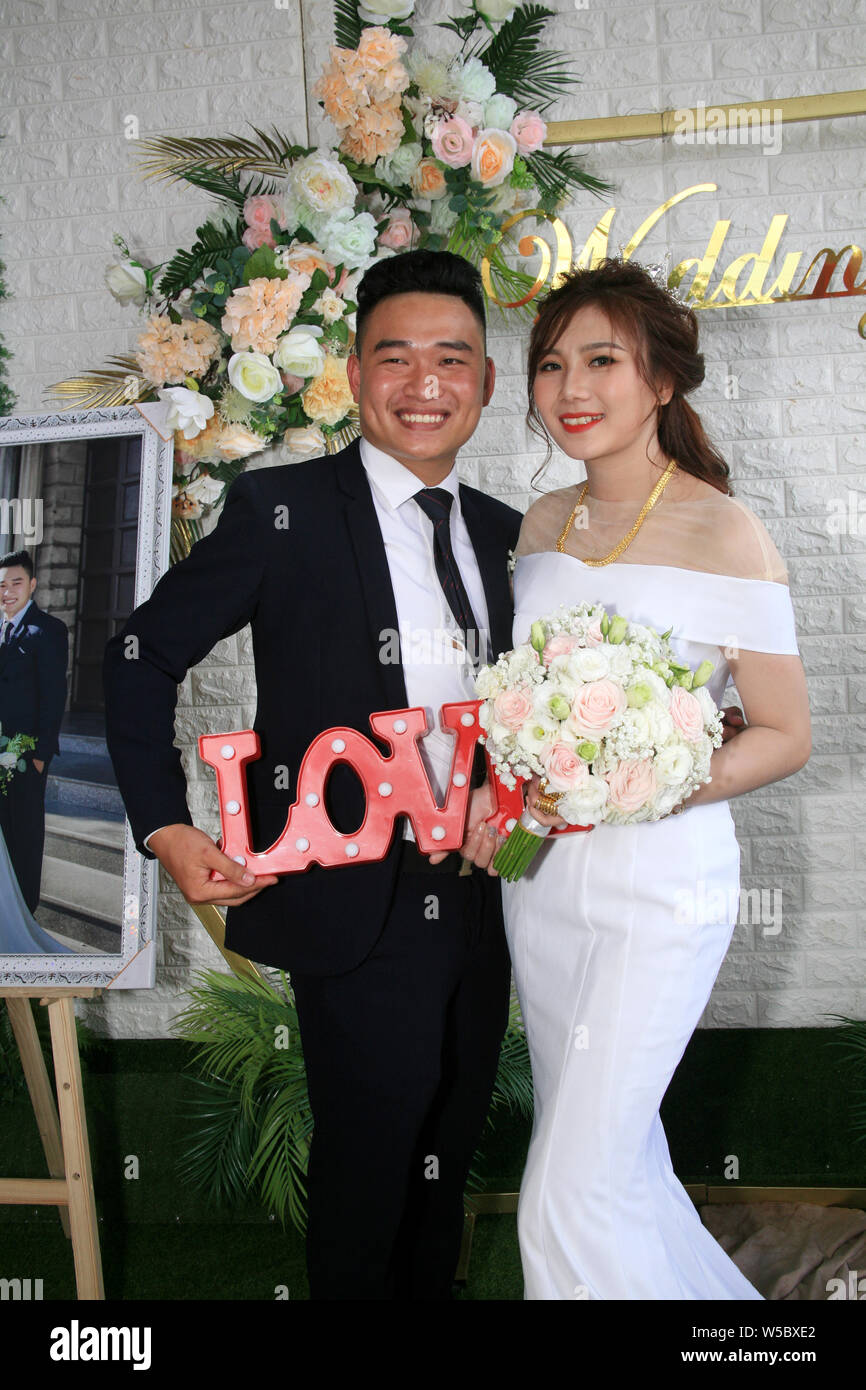 Foto von die Braut und der Bräutigam am Hochzeitstag Stockfoto