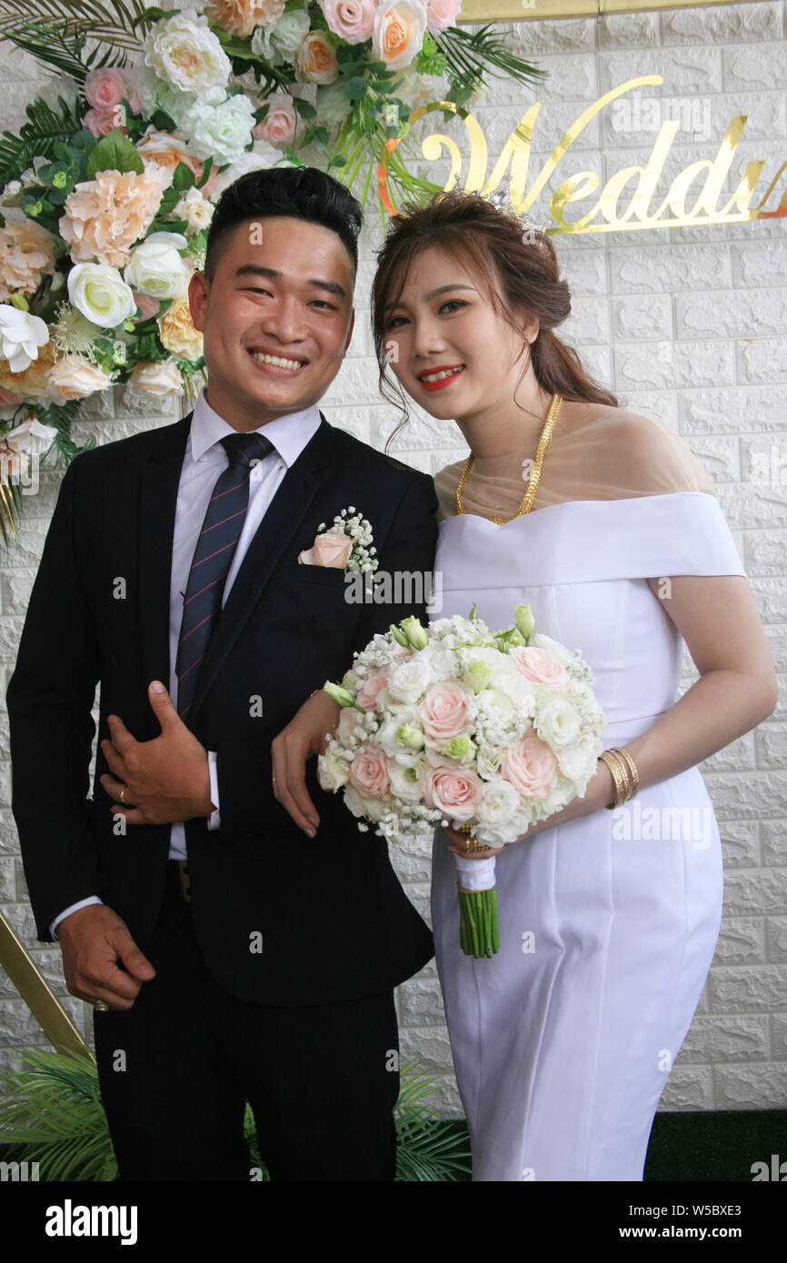 Foto von die Braut und der Bräutigam am Hochzeitstag Stockfoto