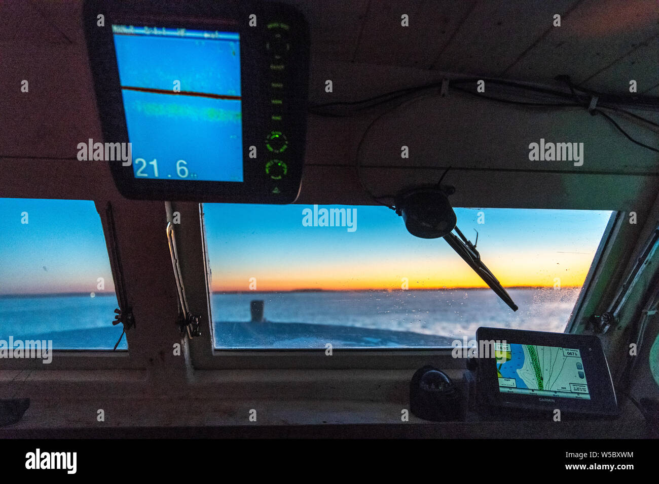 Navigation Systeme innerhalb der Kabine eines Fischerboot, Wittman, Maryland. Stockfoto