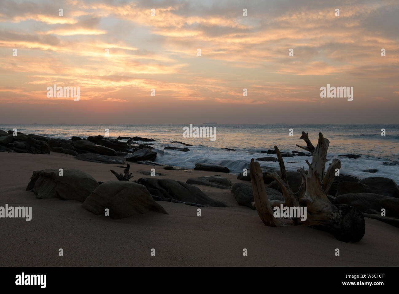 Durban, KwaZulu-Natal, Südafrika, Landschaft, Sonnenaufgang über Meer, Umhlanga Rocks Beach, Atmosphäre, afrikanische Landschaften Stockfoto