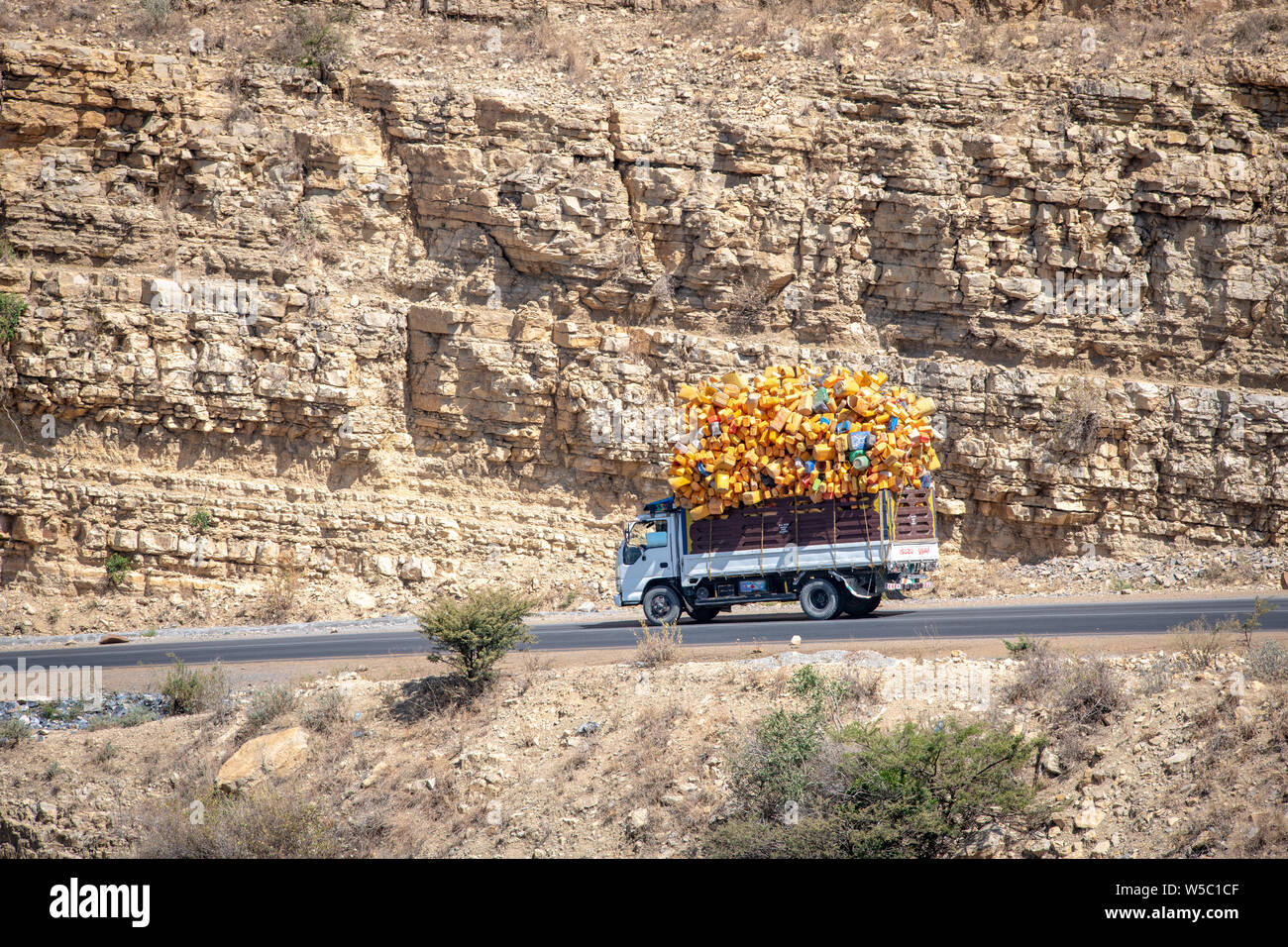 Eine verpackte Lkw in der danakil Depression, Äthiopien reisen Stockfoto