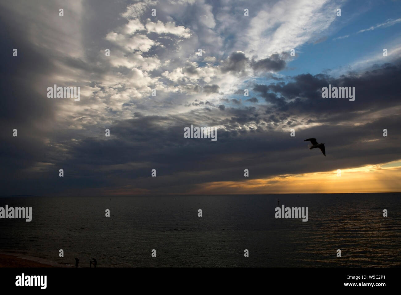 Melbourne Sonnenuntergang über Port Philip Bay von Half Moon Bay Victoria Australien Stockfoto