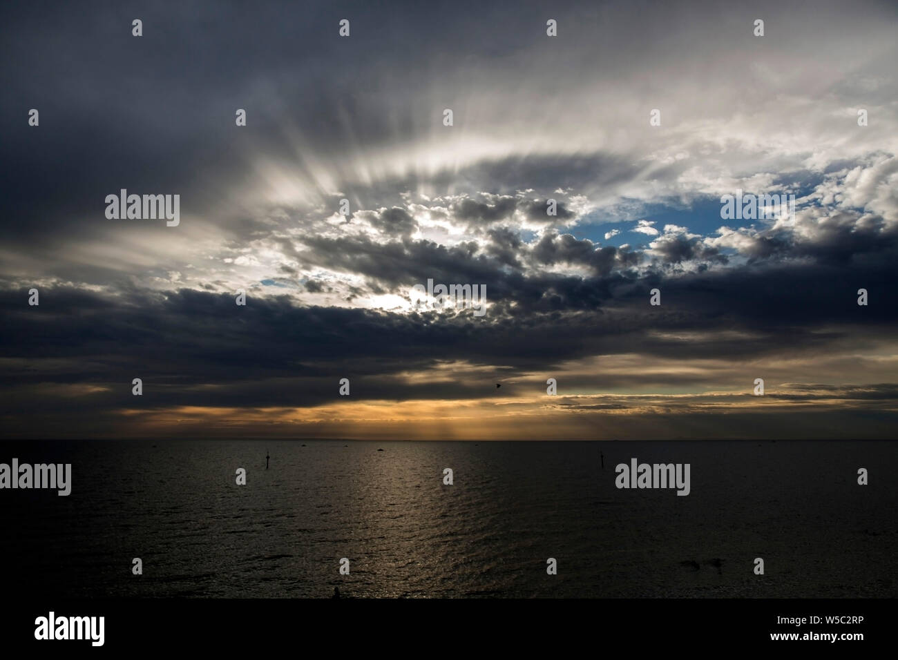 Melbourne Sonnenuntergang über Port Philip Bay von Half Moon Bay Victoria Australien Stockfoto