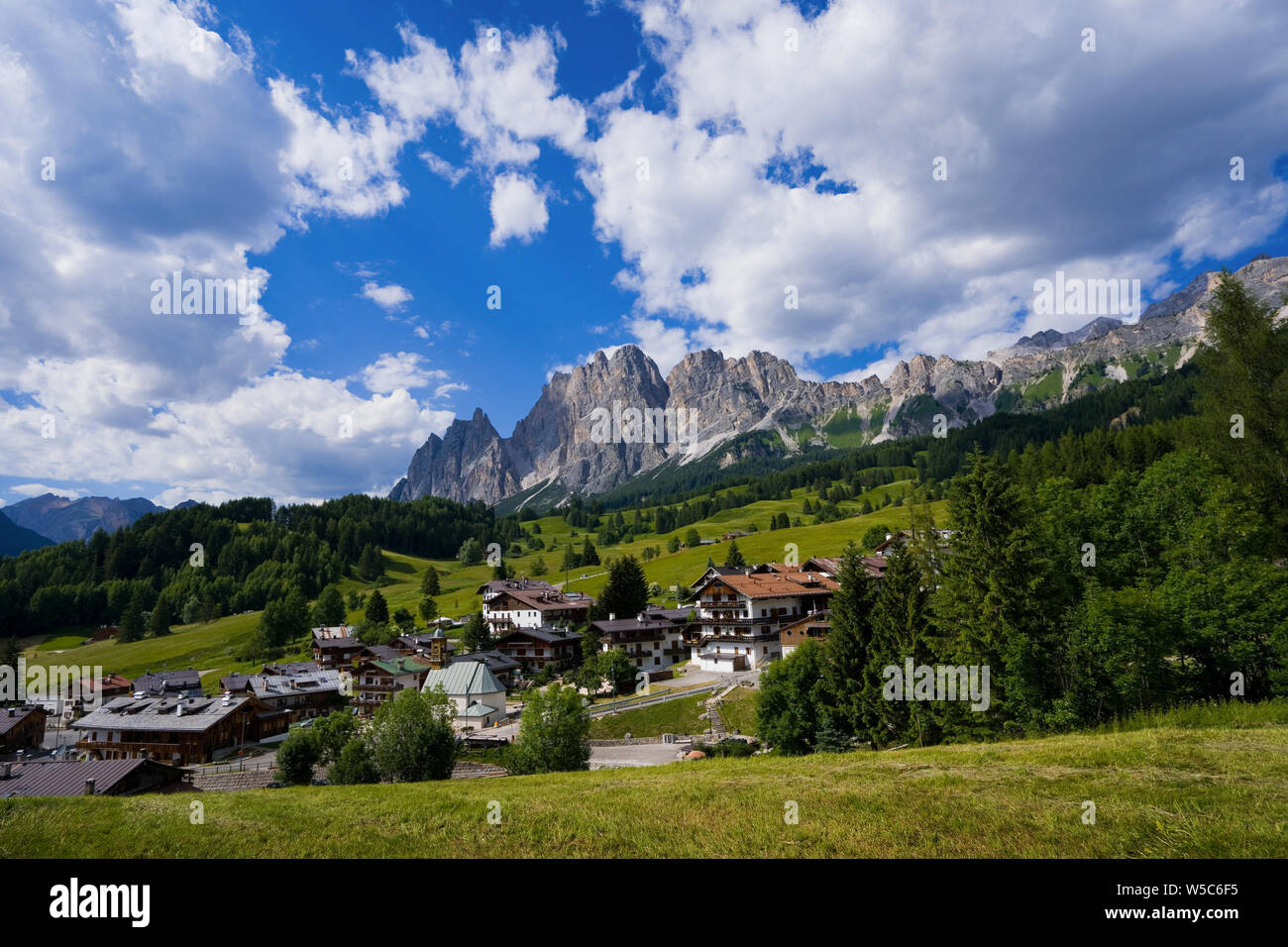 Cortina d'Ampezzo, Cristallo Bereich hinter, Ampezzaner Dolomiten, Dolomiten, Alpen, Italien Stockfoto