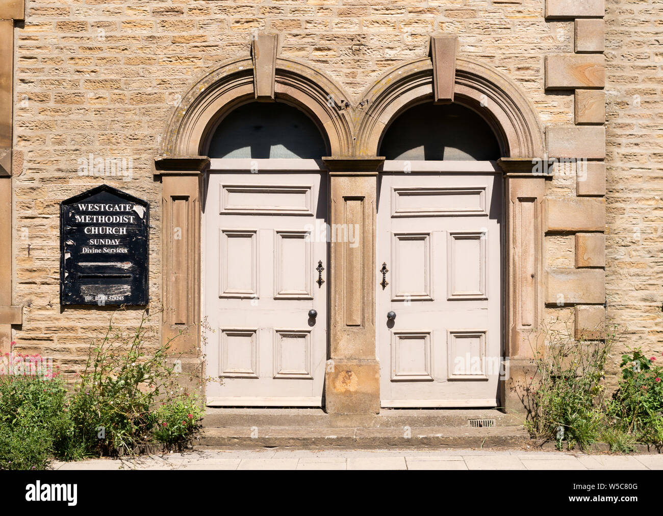 Türöffnungen Westgate primitiven Methodisten Kapelle, in gewohnt, Co Durham, England, Großbritannien Stockfoto