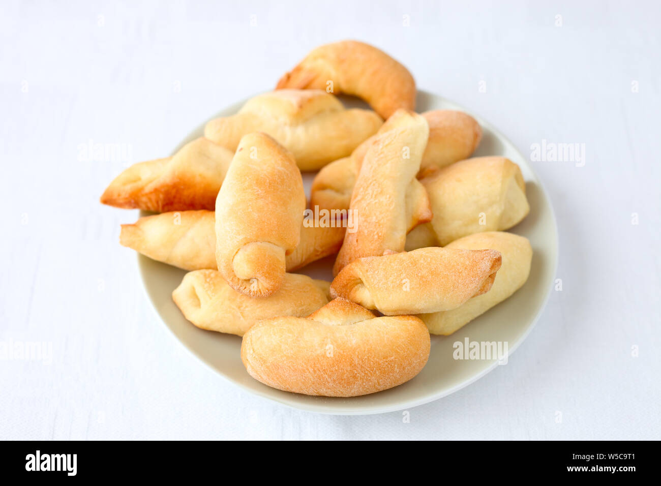 Hausgemachter Hefe Croissants Stockfoto