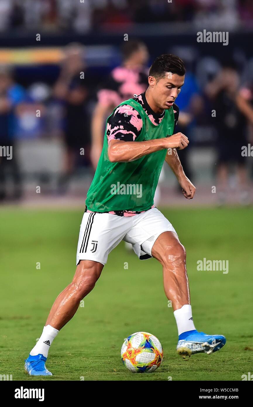 Portugiesische Fußballspieler Cristiano Ronaldo von Juventus F.C. den Ball dribbelt während der 2019 Internationalen Champions Cup Fußball-Turnier gegen Inter Mailand in Nanjing, Provinz Jiangsu, China vom 24. Juli 2019. Stockfoto