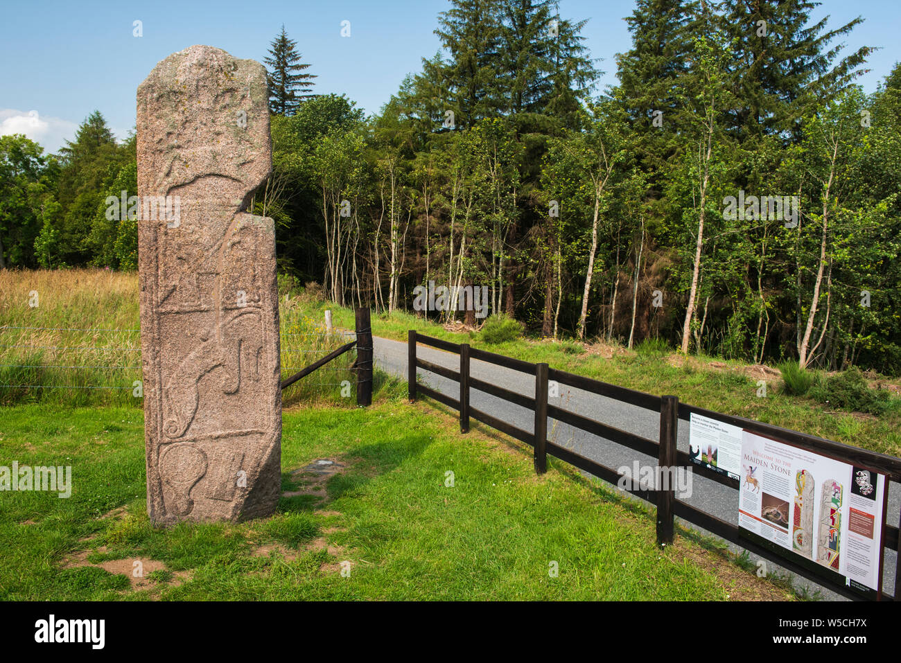 Der erste Stein, ein 3 Meter hoch Piktischen Kreuz-Platte, in der Nähe von Inverurie, Aberdeenshire, Schottland. Stockfoto