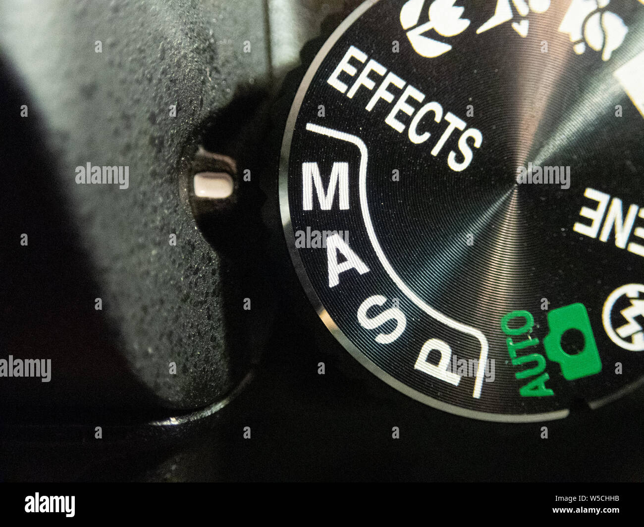 Makro einer Nikon DSLR-Kamera Modusschalter gedreht auf manuellen Modus Stockfoto