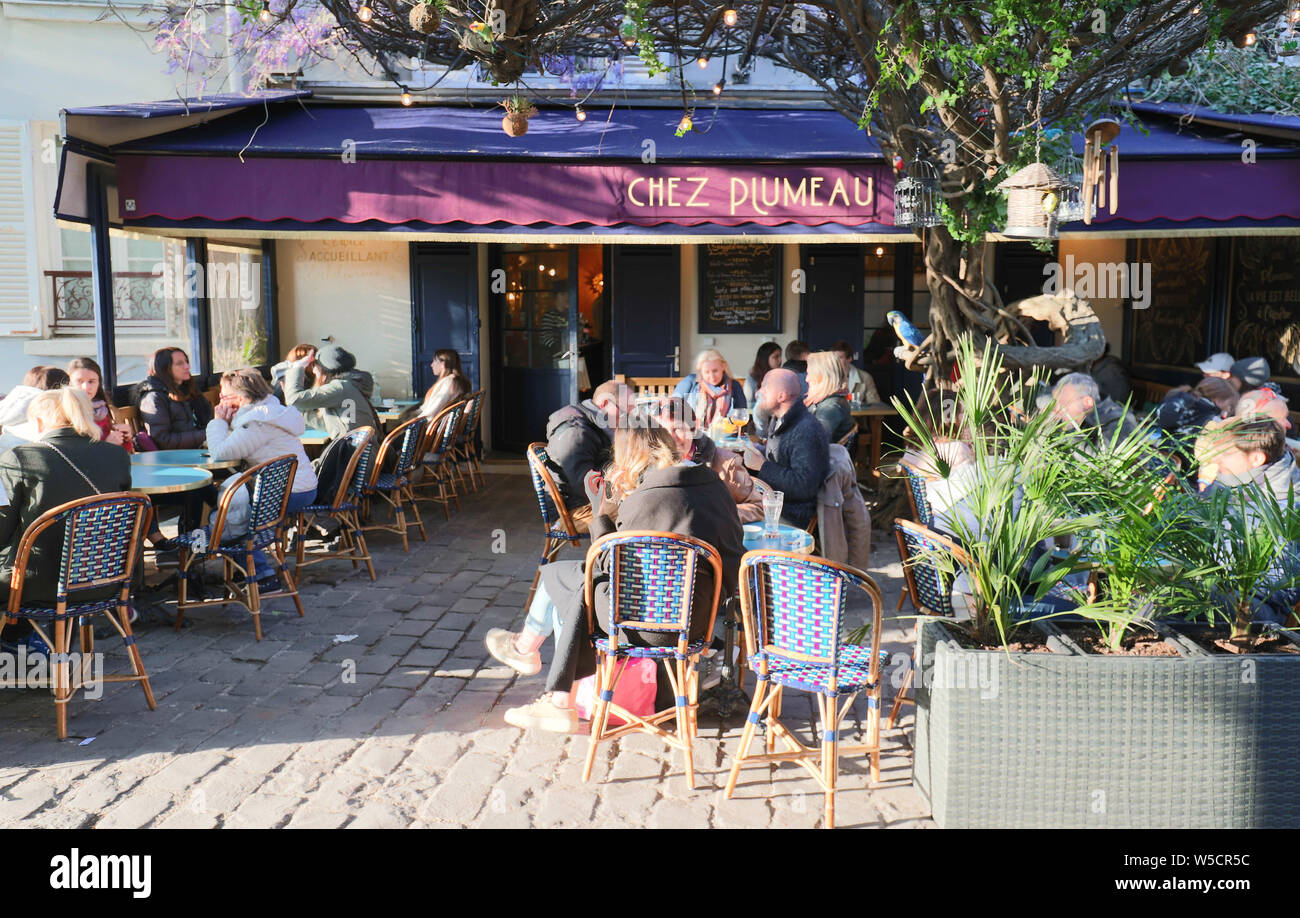 Die traditionellen französischen Restaurant Chez Plumeau in Montmartre im 18. Bezirk von Paris, Frankreich. Stockfoto