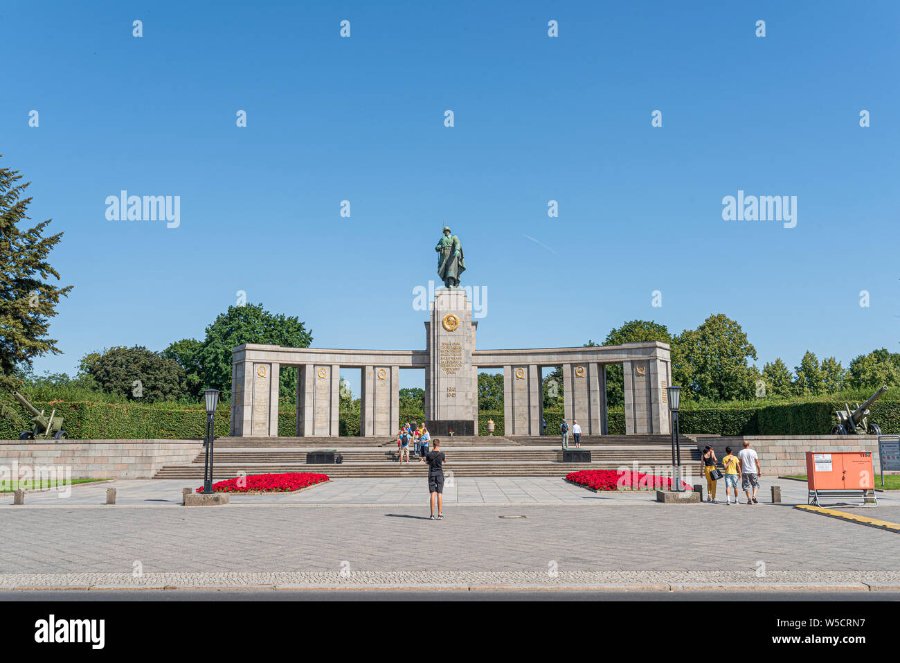 2019-24-07 Berlin, Deutschland: Sowjetische Ehrenmal im Tiergarten auf sonnigen Sommertag Stockfoto