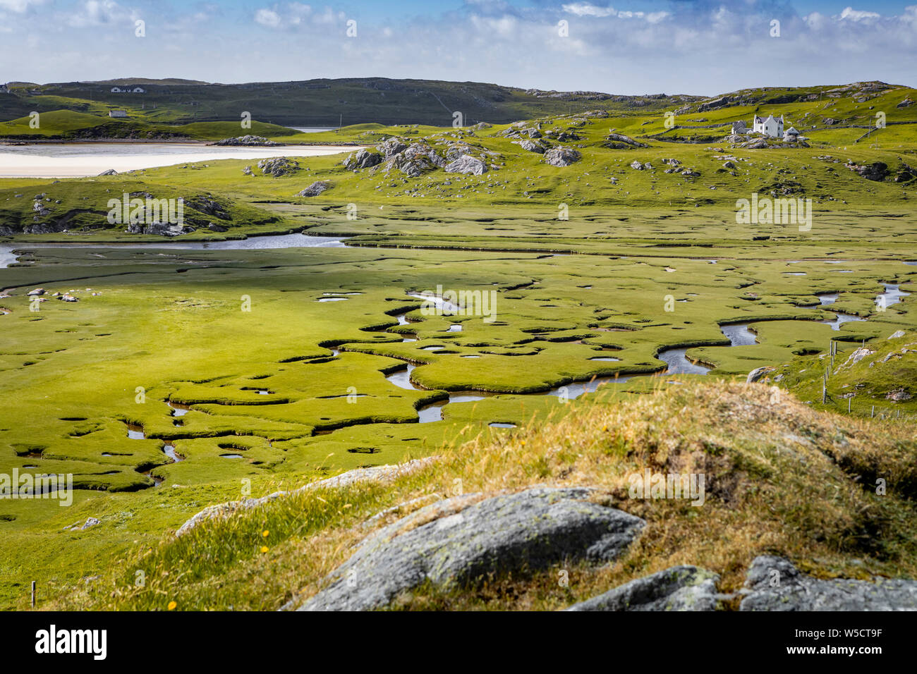 Luftbild mit einem Mäander River an der Bucht von Uig, Isle of Lewis, Äußere Hebriden, Schottland Stockfoto