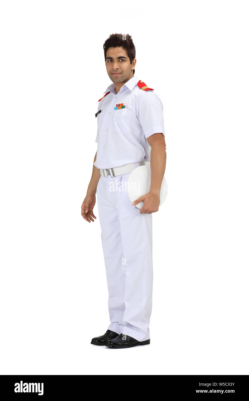 Porträt eines Marineoffiziers stehend Stockfoto