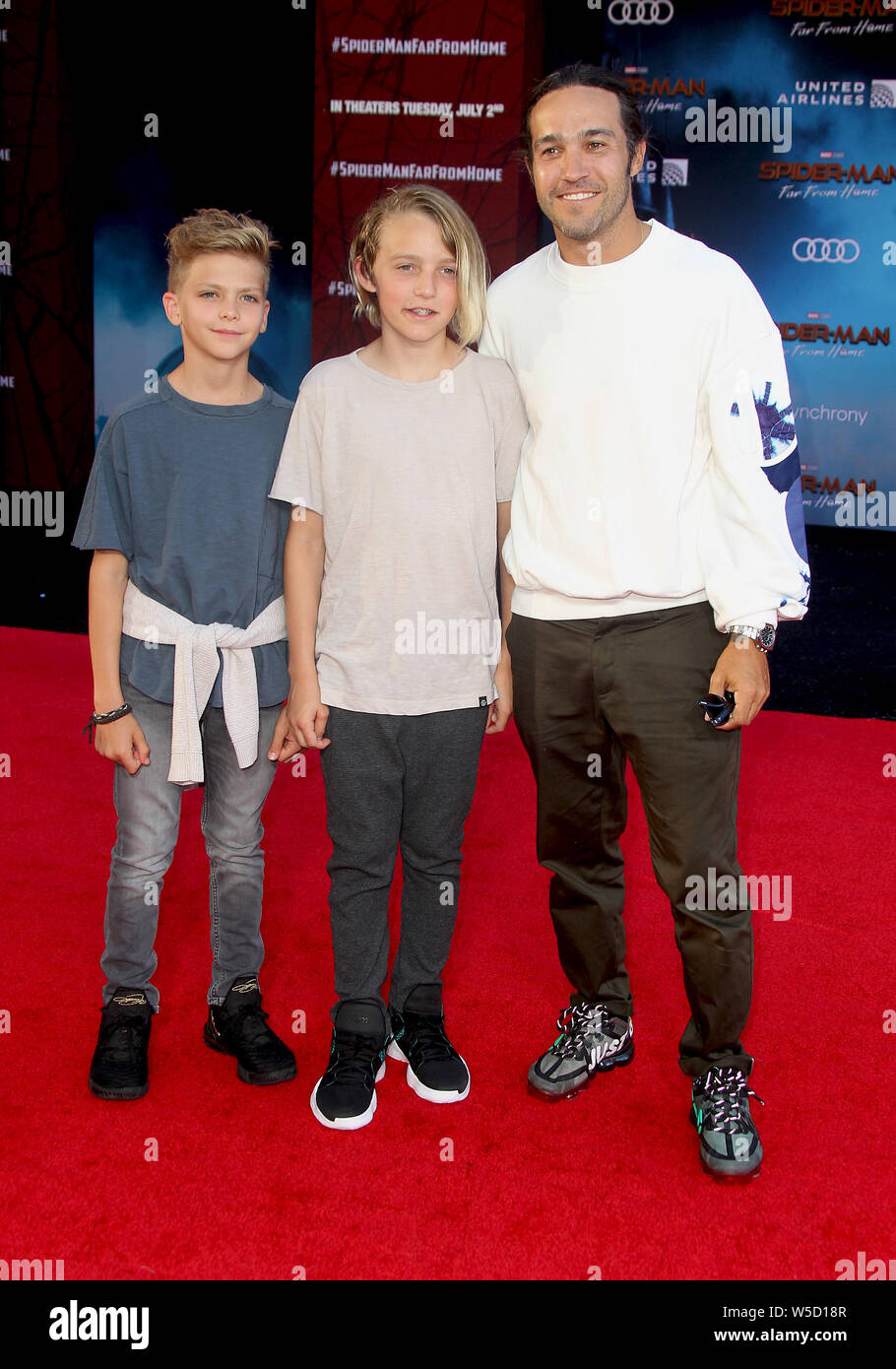 "Spider-Man: Weit weg von zu Hause" Premiere in TCL Chinese Theatre in Hollywood, Kalifornien. Mit: Peter Wentz, Sohn Bronx Wentz, Freund Wo: Los Angeles, Kalifornien, Vereinigte Staaten, wenn: 26 Jun 2019 Credit: Adriana Barraza/WENN.com M. Stockfoto