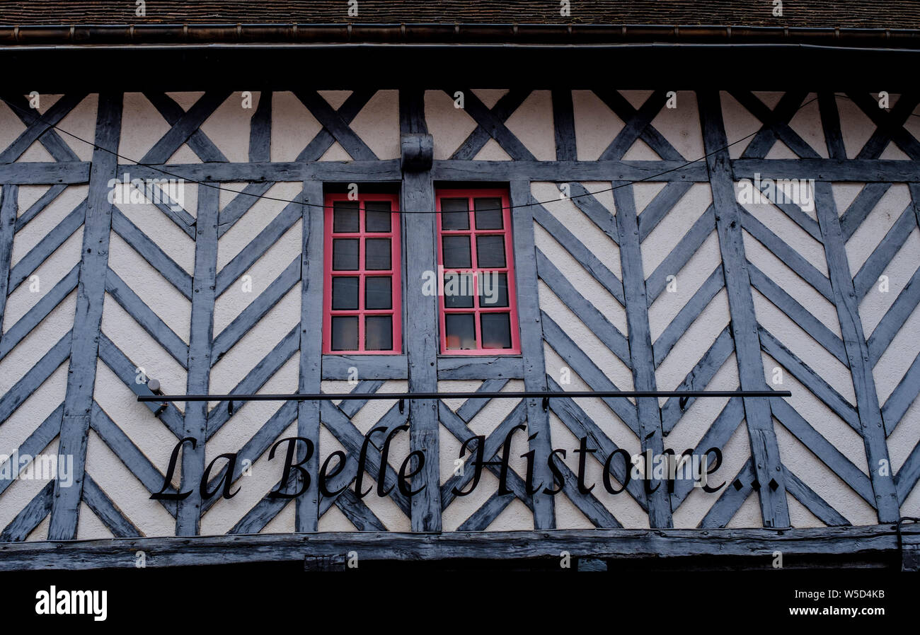 Traditionelle normannische Architektur in der Stadt Châlons-en-Champagne, in der Normandie, Frankreich Stockfoto