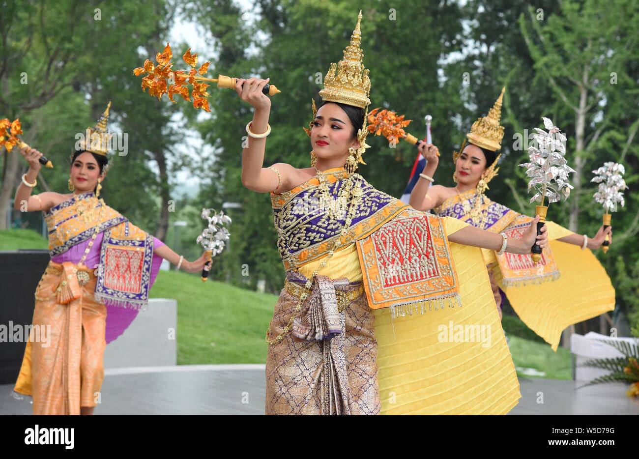(190728) - Peking, 28. Juli 2019 (Xinhua) - Künstler während der "Thailand Tag' Event in Peking Internationale Gartenbauausstellung in Peking, der Hauptstadt von China, 28. Juli 2019. Die "Thailand Tag' Fall wurde an der Peking Internationale Gartenbauausstellung am Sonntag statt. (Foto von Ren Chao/Xinhua) Stockfoto