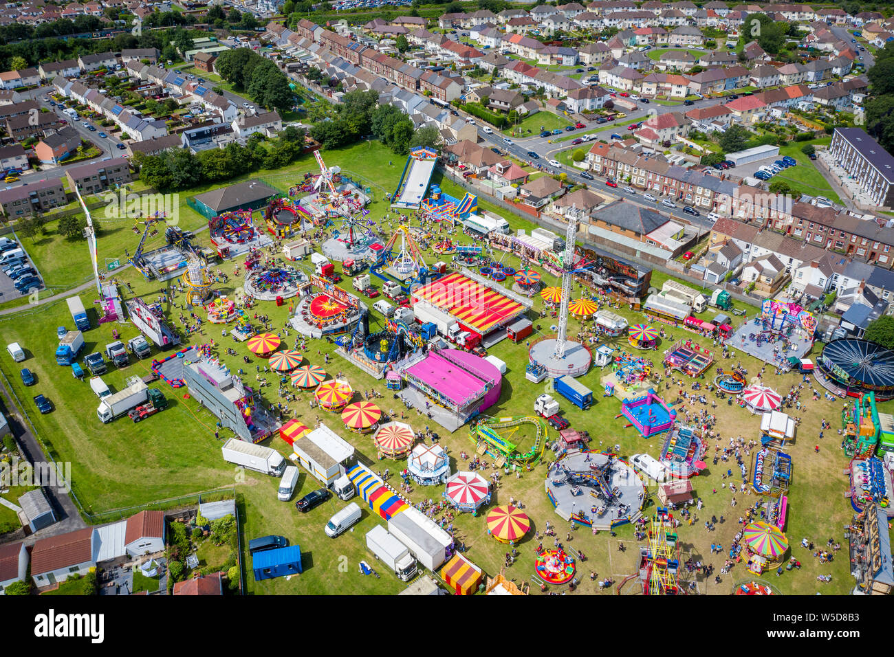 CAERPHILLY, WALES UK - 27. JULI 2019: Luftaufnahme des Big Cheese Festival in Caerphilly. Die dreitägige Veranstaltung ist Wales größte Essen und Unterhaltung Stockfoto