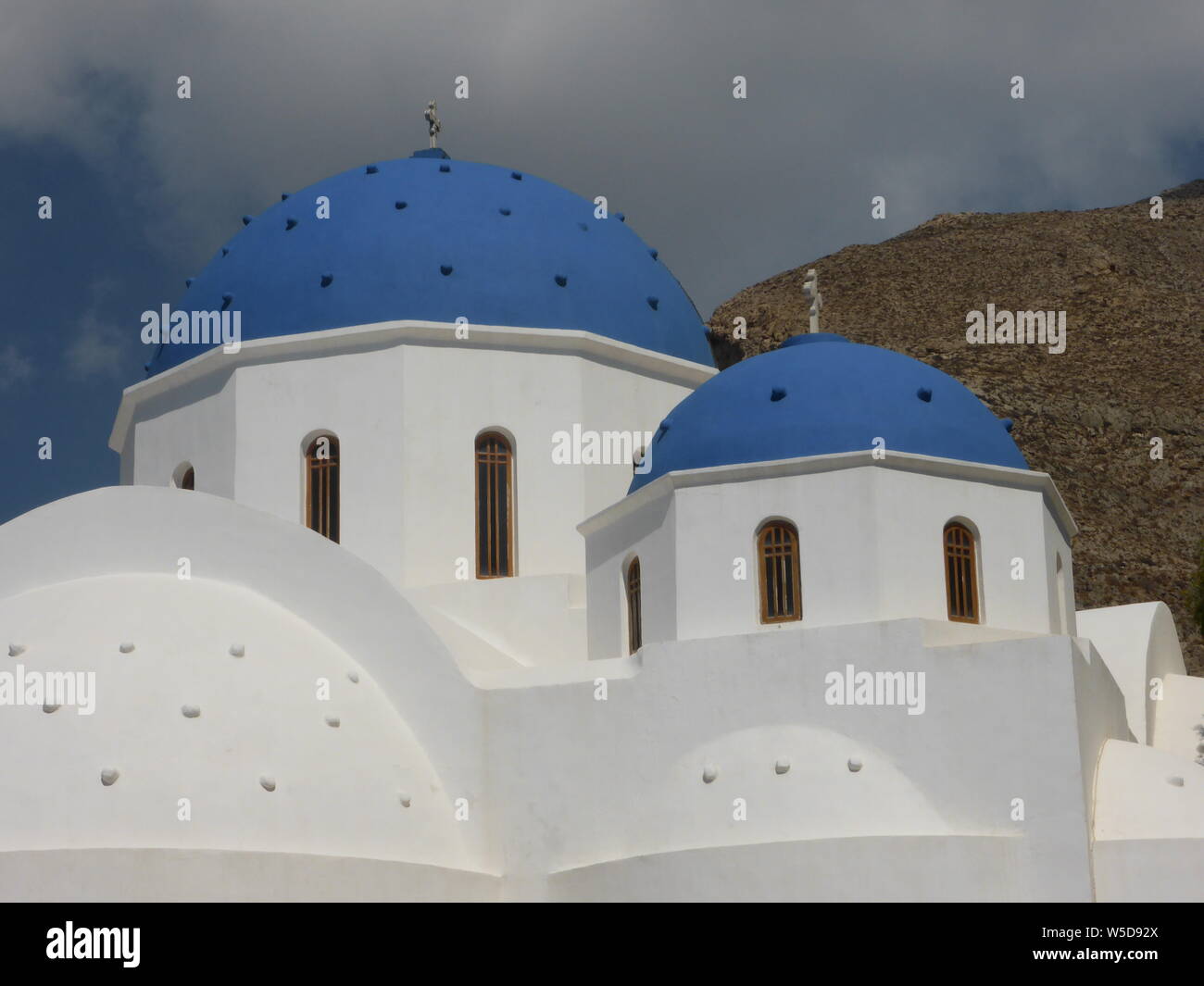 Blau Kuppelkirche in Santorini Stockfoto