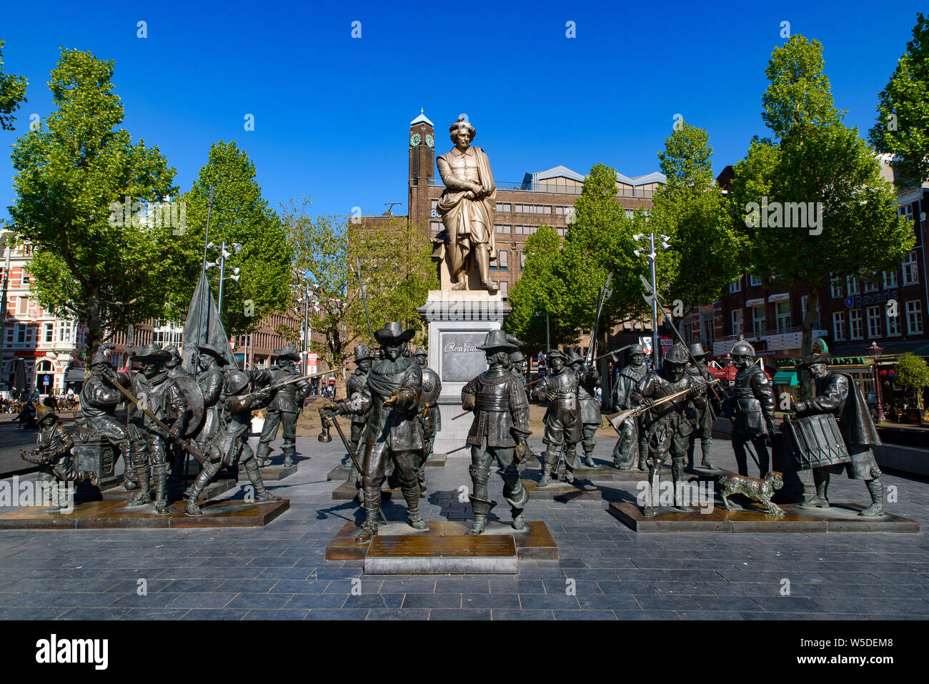 Die Skulpturen der Nachtwache am Rembrandtplein in Amsterdam, Niederlande Stockfoto