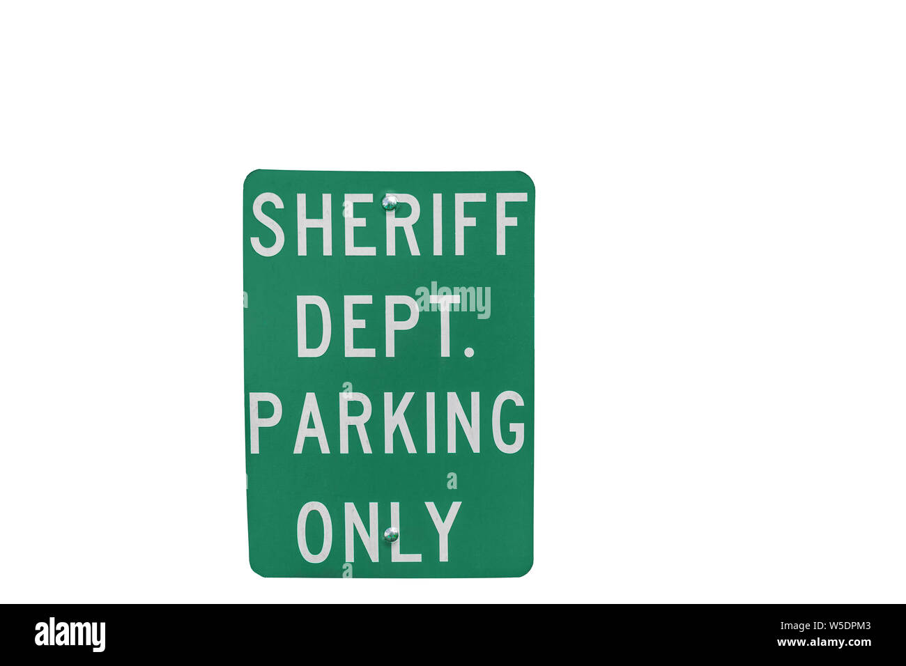 Sheriff Abt. nur Parken Schild weiße Buchstaben auf grünem Hintergrund. Auf weiß isoliert. Stockfoto