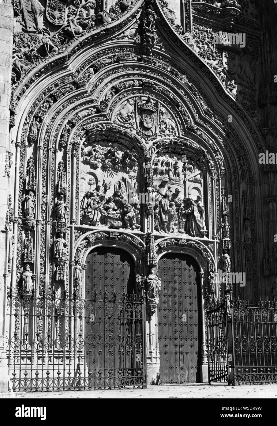 PORTADA DEL NACIMIENTO - ENTLASTET DEL NACIMIENTO Y DE LA PORTADA zentrale ADORACION DE LA OBRA DE JUAN RODRIGUEZ-S XVI/XVII. Autor: GIL DE HONTAÑON JUAN. Lage: Catedral Nueva. Spanien. Stockfoto