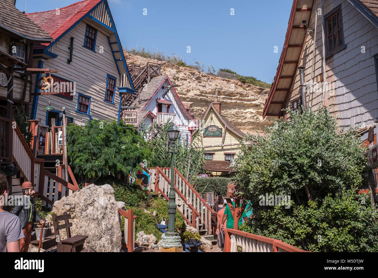 Popeye Village Malta - Juli 19., 2019. Innenraum der Popeye Village in Malta. Auch Sweethaven Village bekannt. Es ist ein Film set absichtlich gebaut Vil Stockfoto