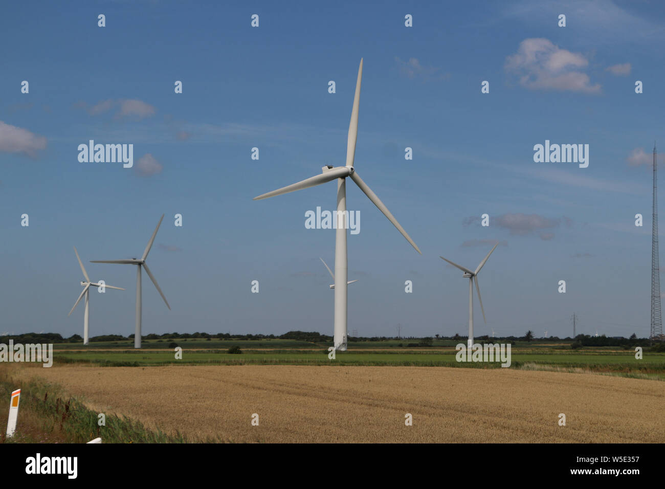 Esbjerg, Dänemark am 27. Juli 2019 Vattenfall Windkraftanlagen des Windparks sind Gesehen © vadim Pacajev/Alamy leben Nachrichten Stockfoto