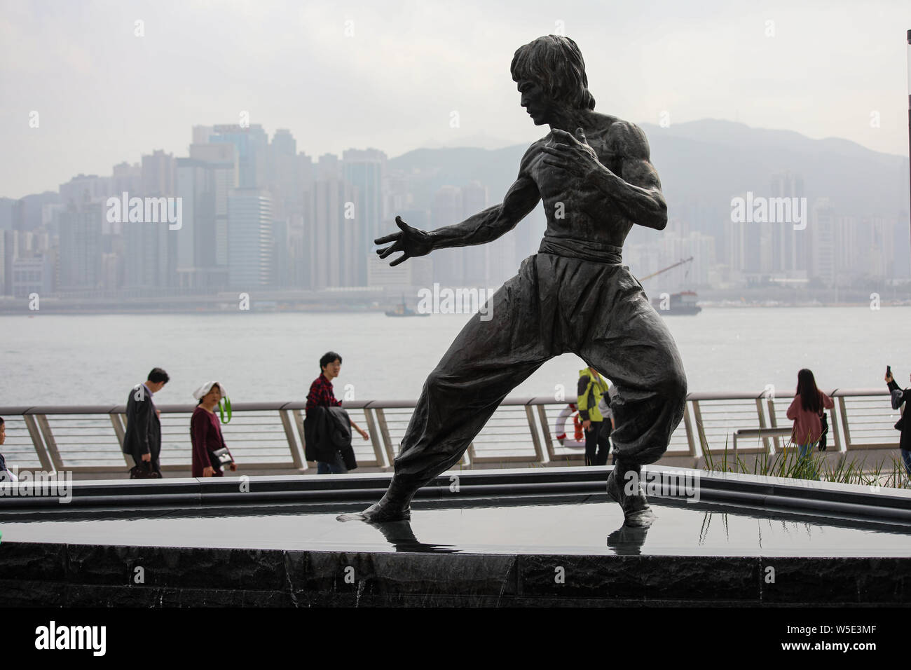 Statue von Martial Artist Bruce Lee auf die Avenue of Stars in Tsim Tsa Tsui, Hong Kong Stockfoto