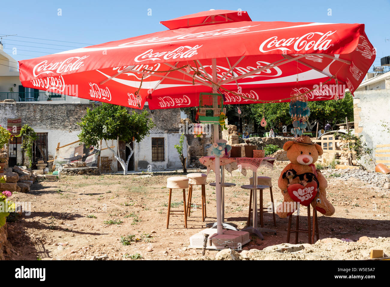 Coca Cola Sonnenschirm Stockfotos und -bilder Kaufen - Alamy