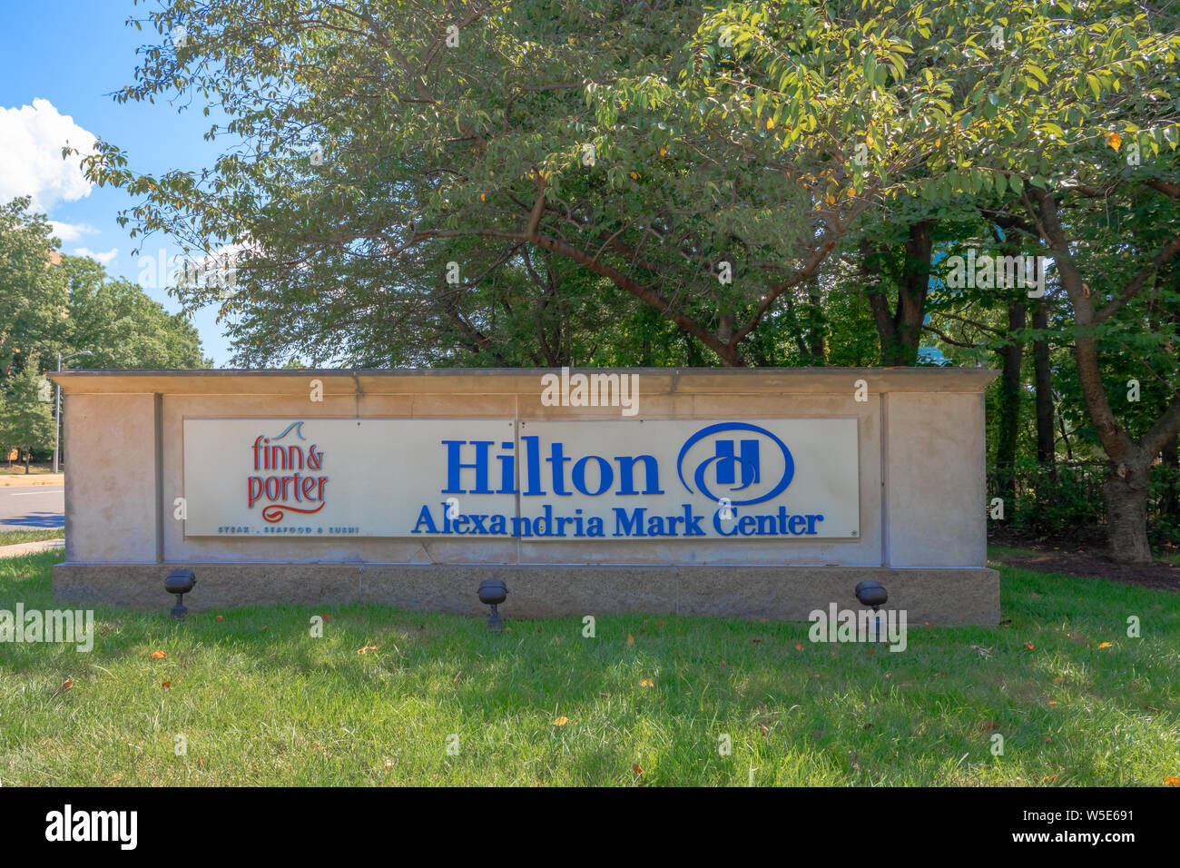 Alexandria, VA, USA 7/28/2019. Dieses Hotel befindet sich in der Nähe von Arlington National Cemetery und des Pentagons. Stockfoto
