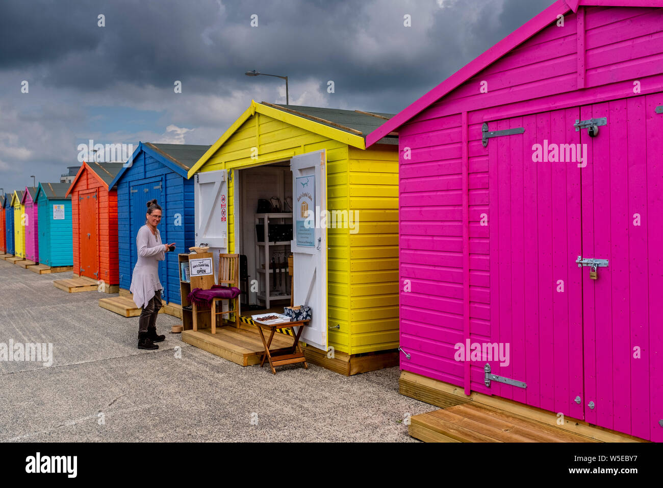 Bunten Badekabinen, Seaford, East Sussex, Großbritannien Stockfoto