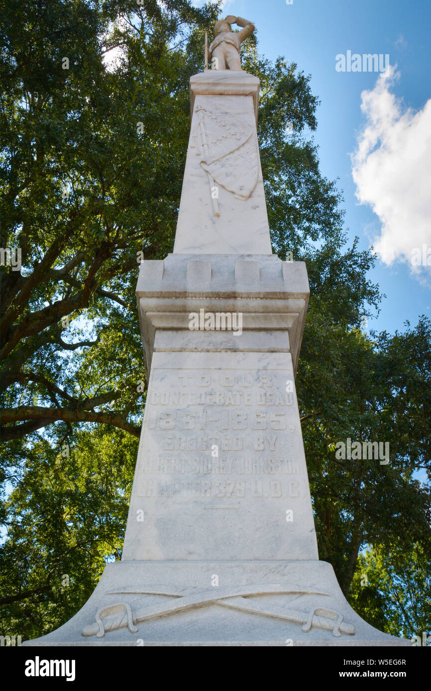 Ein Marmor Konföderierte Soldat Statue auf einen Bürgerkrieg Denkmal auf dem Campus der Universität von Mississippi in Oxford. Stockfoto