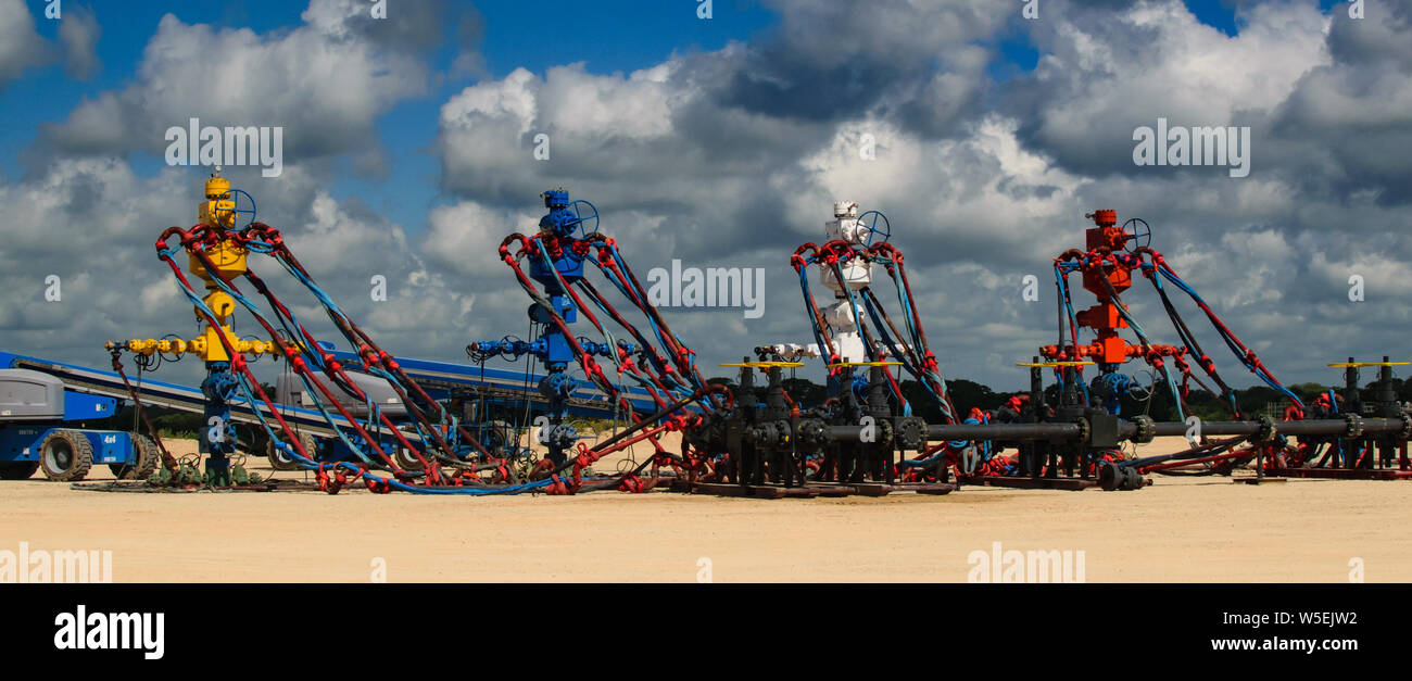 Fracking Öl- und Gasschieferbrunnen Stockfoto