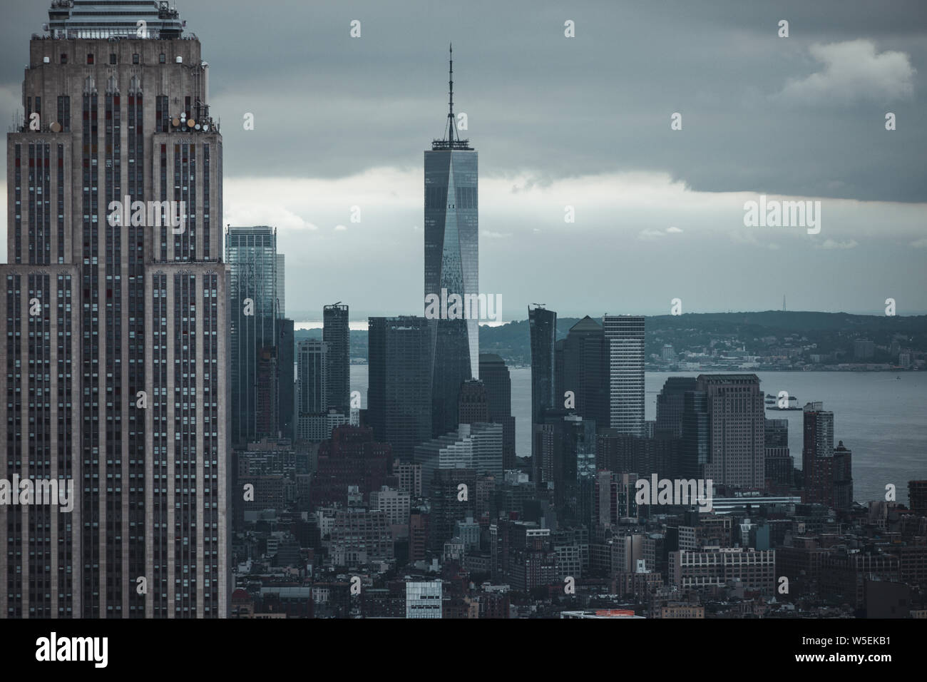 Das Empire State Building und der Freiheit Tour über Manhattan in New York City, USA Stockfoto