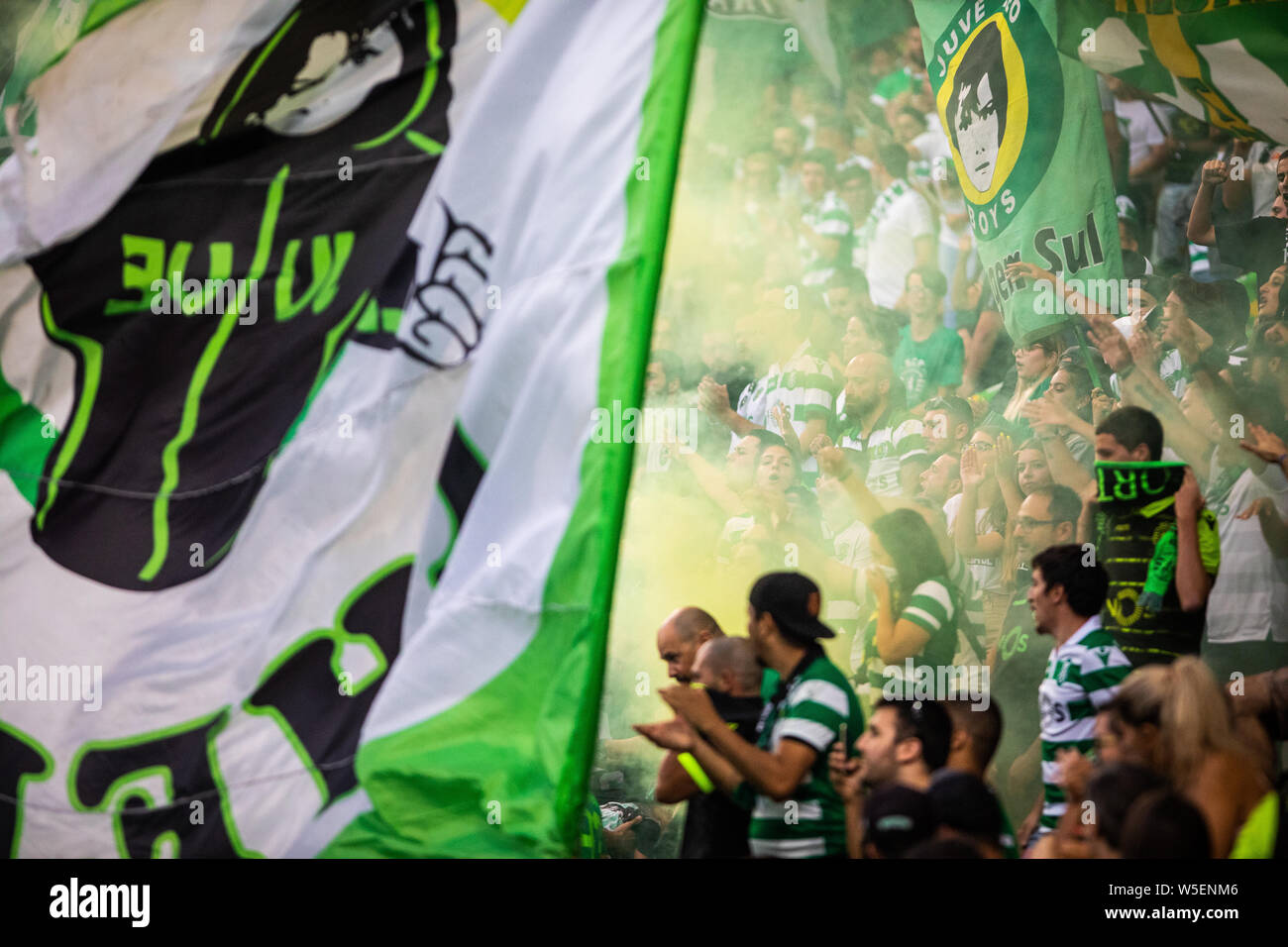 Lissabon, Portugal. 28. Juli 2019. Sporting CP Unterstützer während der Letzten von fünf Geigen vor Saisonbeginn 2019 Trophy Fußballspiel zwischen Sporting CP vs Valencia CF. (Endstand: Sporting CP 1 - 2 Valencia CF) Credit: SOPA Images Limited/Alamy leben Nachrichten Stockfoto