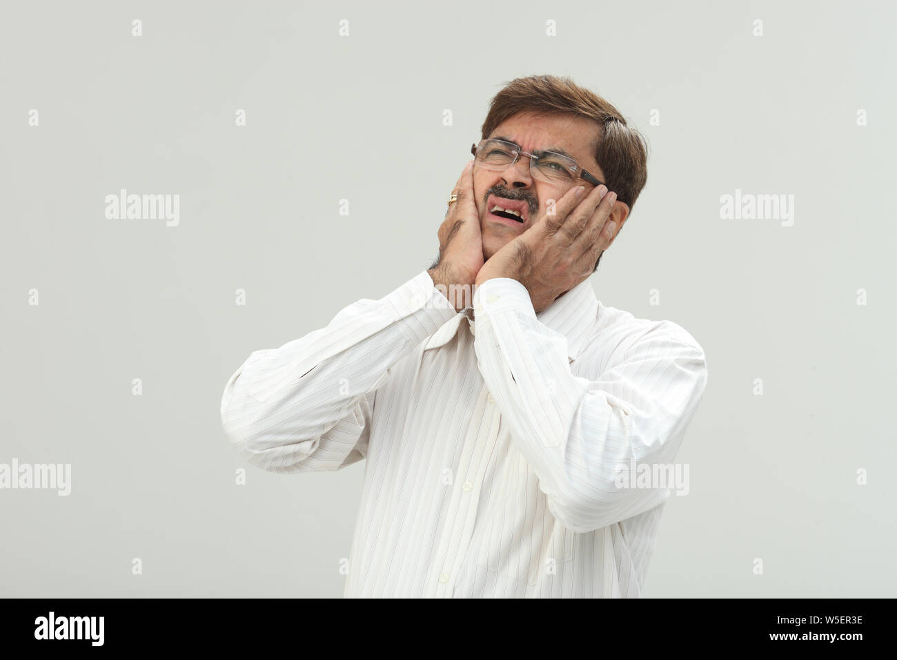 Geschäftsmann Zahnschmerzen leiden Stockfoto