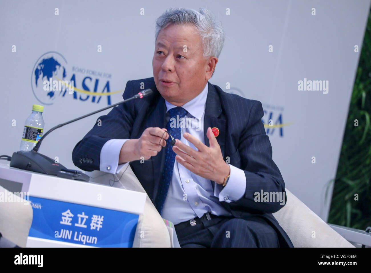 Jin Liqun, Präsident der Asiatischen Infrastruktur Investitionsbank (AIIB), nimmt an der Sitzung des "Umdenken und Reform der "Global Governance" während des Boao Stockfoto