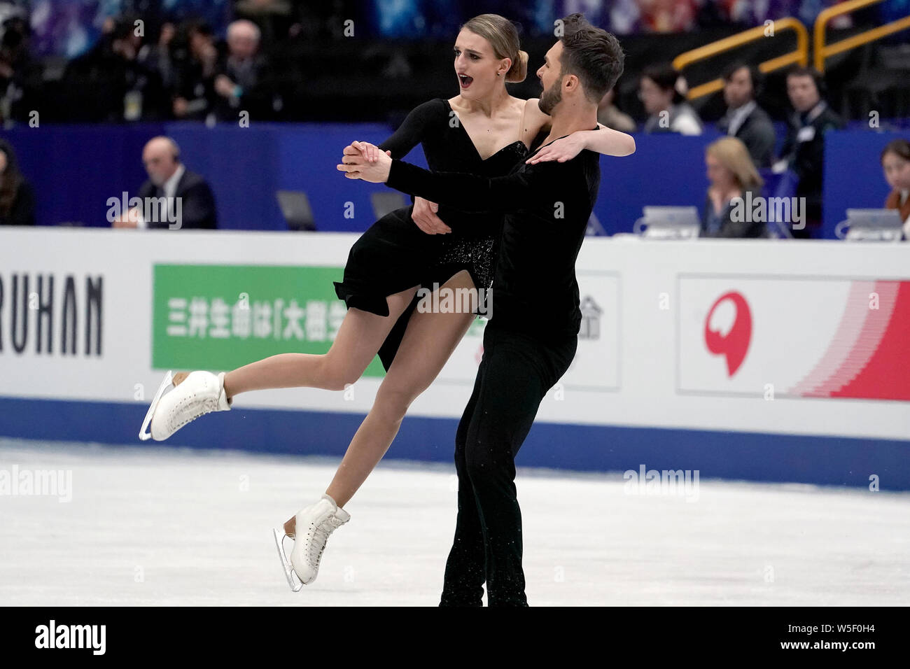 Französische ice Tänzer Gabriella Papadakis und Guillaume Cizeron konkurrieren in den Ice Dance Rhythmus Tanz der ISU 2019 Welt Eiskunstlauf-WM Stockfoto