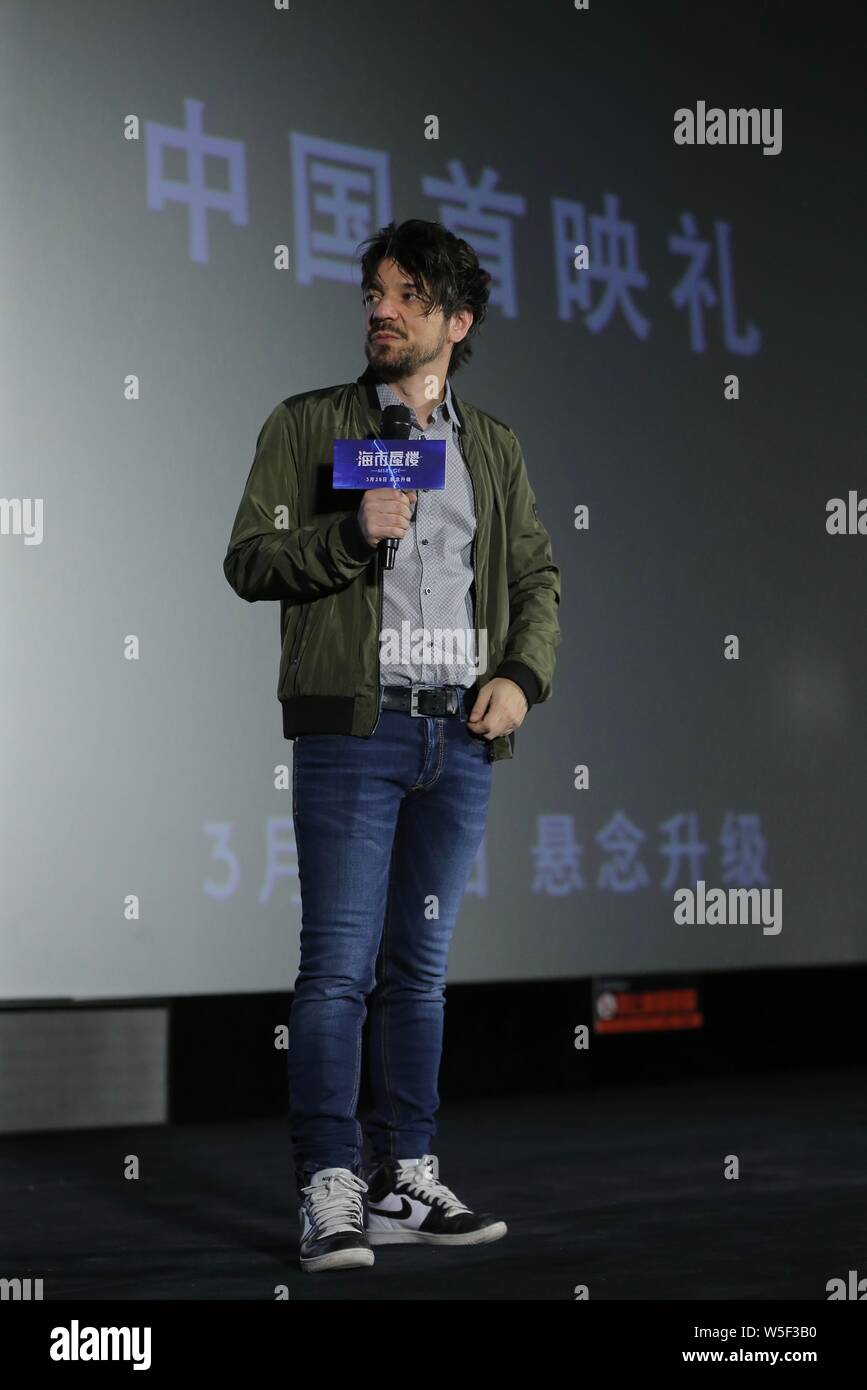 Spanische Drehbuchautor und Regisseur Oriol Paulo besucht die Premiere für neuen Film 'Mirage' in Peking, China, 24. März 2019. Stockfoto